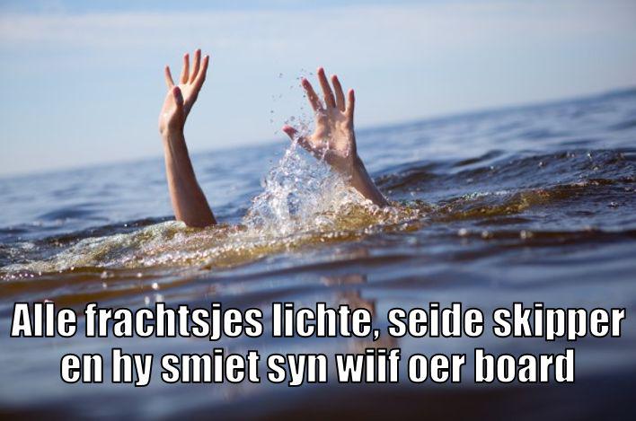 FryskeSechjes's tweet photo. Alle frachtsjes lichte, seide skipper en hy smiet syn wiif oer board http://t.co/SklthCmIzO