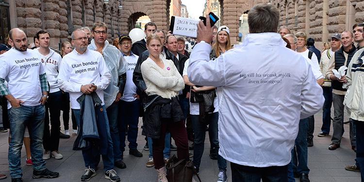 Finansministern överröstad av mjölkprotester under budgetpromenaden:  dn.se/ekonomi/dn-rap… #DN #svpol