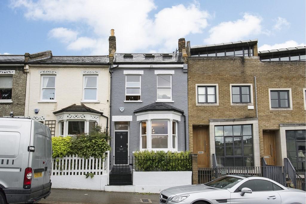 Zoopla's tweet photo. Buy-to-let guide - what you need to know http://t.co/vHcCGxAfRr http://t.co/h1awWtswTO