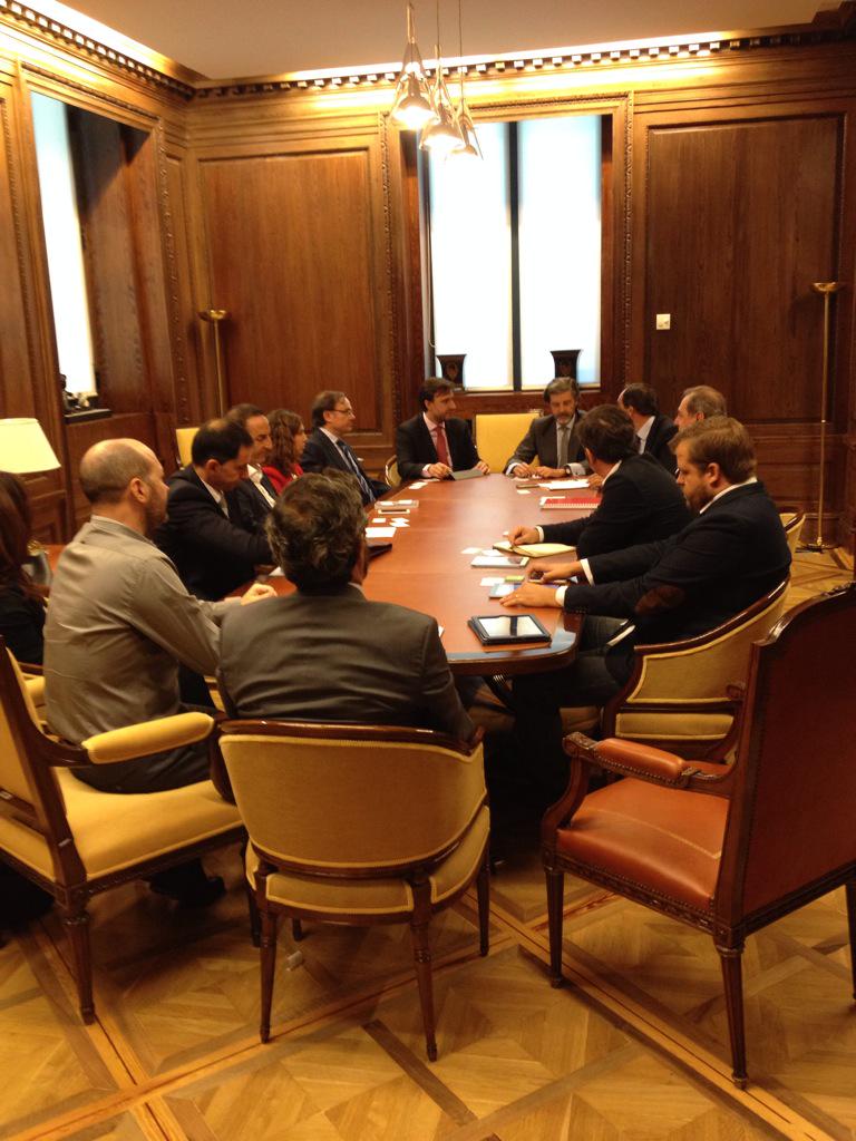sorayapa's tweet photo. Hoy en el @Congreso_Es con @cubenube @oraquo @StratioBD @Bidoop_ES @aisoyrobotics @infoGMV_es http://t.co/RR2b5KRPri