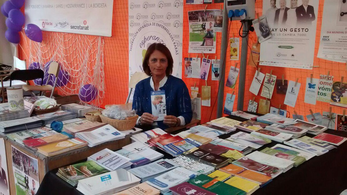 AsocWolfram's tweet photo. La @AsocWolfram está presente en la XX Muestra de Asociaciones celebrada en Barcelona. Gracias Carmen García!!! http://t.co/r6y8FYxxZQ