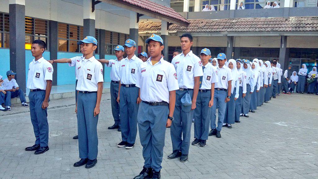 Selamat Pagi. Hari ini dilaksanakan Upacara Penyerahan Piala Bergilir <a href="/Laskar_01/">Laskar Kepaskibraan</a>  <a href="/paskibra01/">PASKIBRA01 Maros</a> kepada <a href="/SMAN1SUMIGO/">159</a>