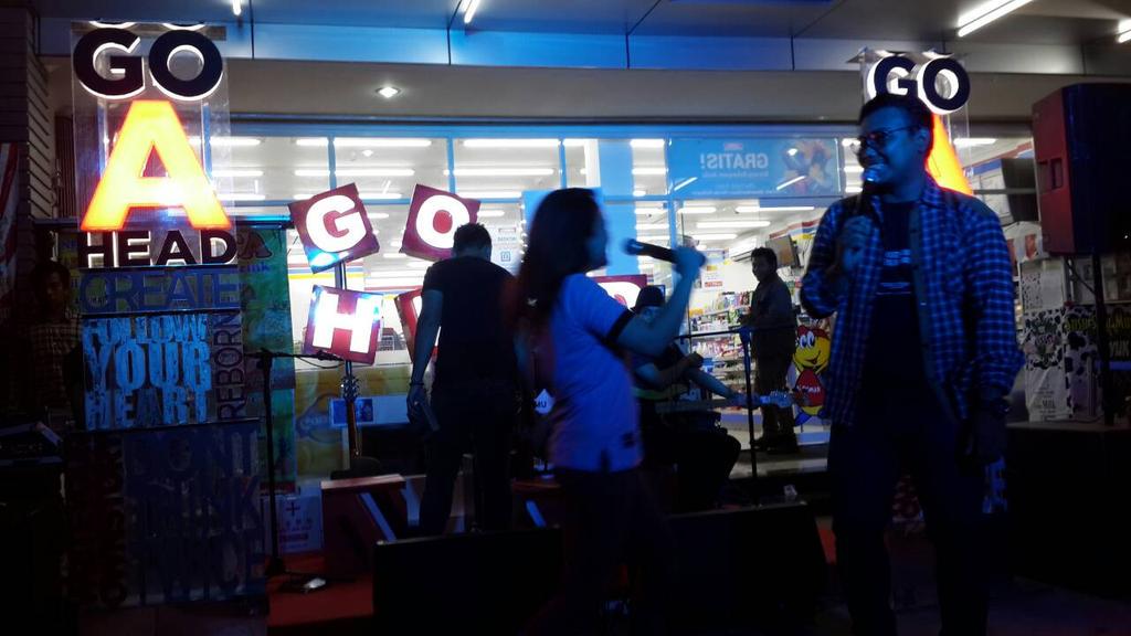 VTRAND_BENEDICT's tweet photo. #Latepose #Goahead #Streetapparel #M2eradio88.2FM http://t.co/T4u85Dmlnn