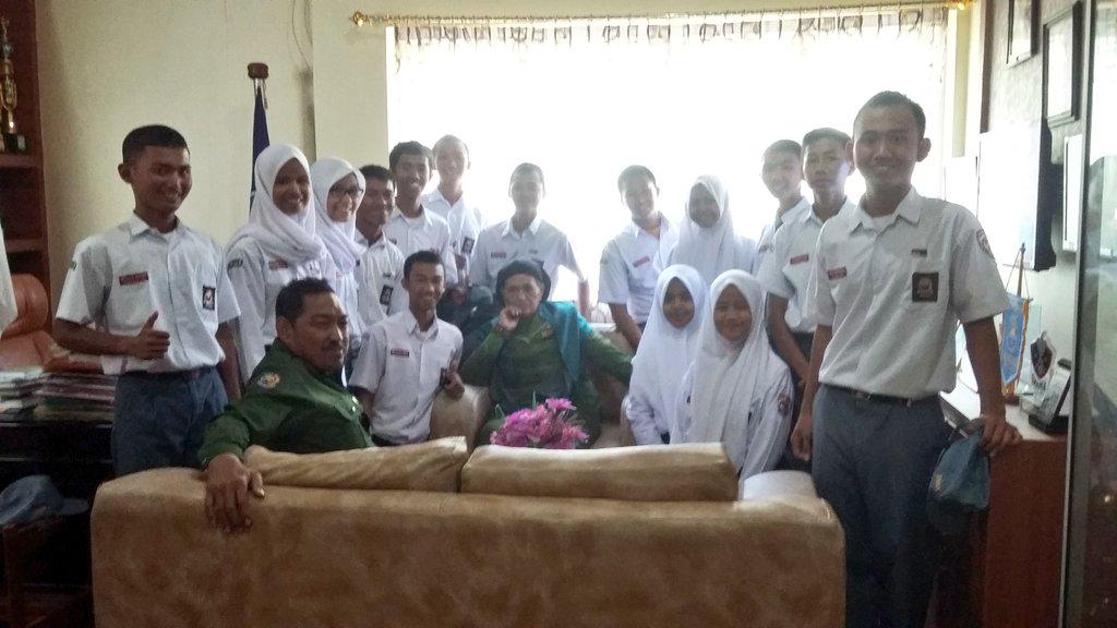 Suasana  Penyerahan Piala Bergilir <a href="/Laskar_01/">Laskar Kepaskibraan</a>  <a href="/paskibra01/">PASKIBRA01 Maros</a> kepada Kepala <a href="/SMAN1SUMIGO/">159</a>