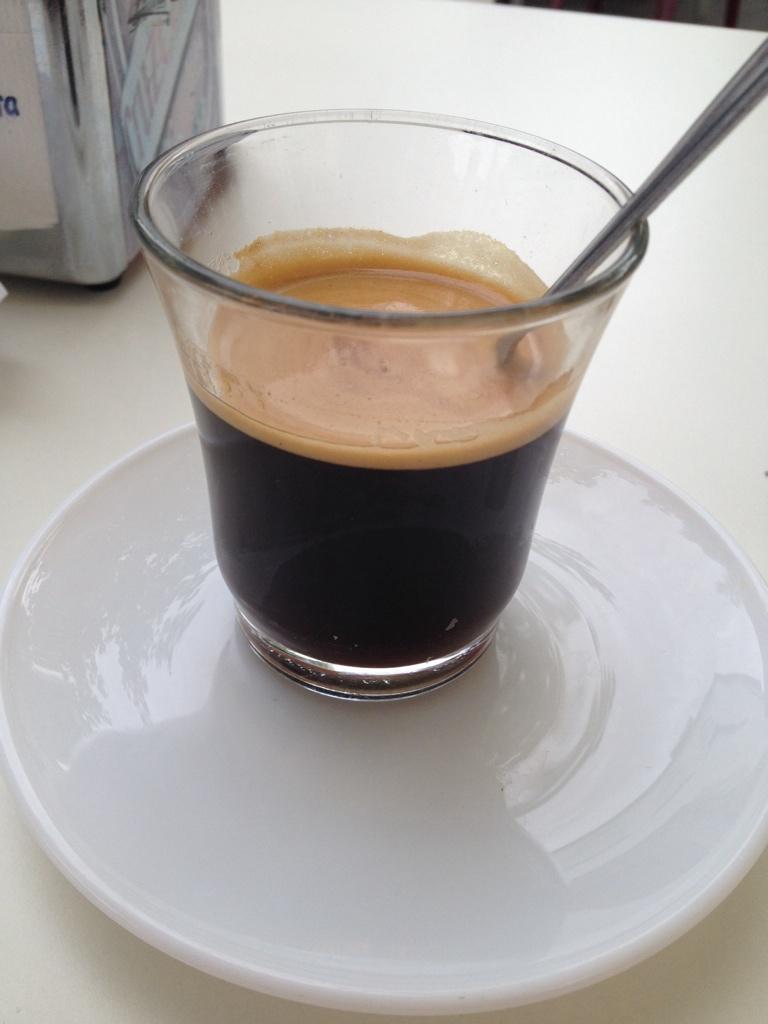 EnriqueCasti's tweet photo. Que malo es sacarse sangre un lunes por la mañana, menos mal que luego viene la recompensa #buenosdiasatodos http://t.co/HO3y0ELioW