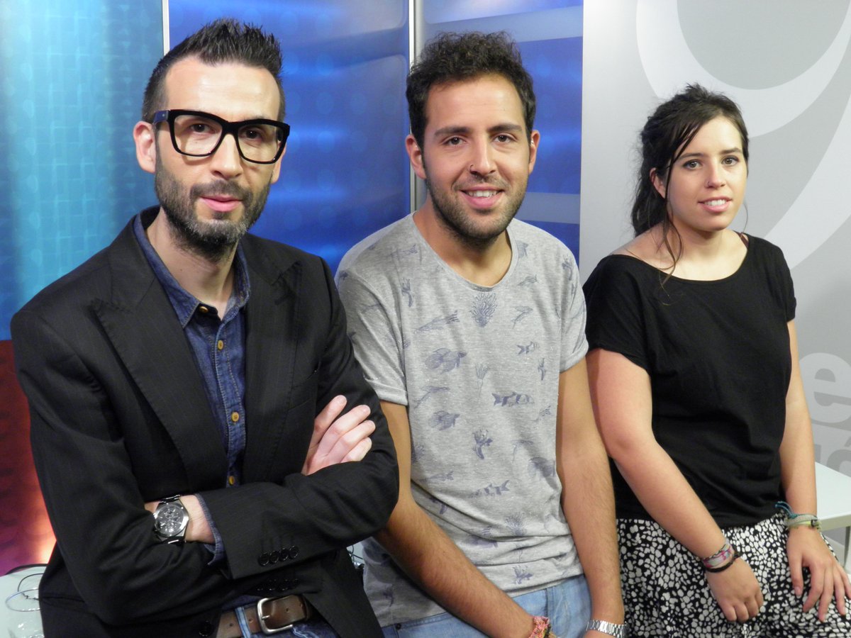 CorreoTV's tweet photo. Hoxe, no #SantiagoSí recibimos a Sol Álvarez e Diego Vázquez, do colectivo @barriopia. Ás 20:00H e ás 22:00H http://t.co/ta334mgVwh