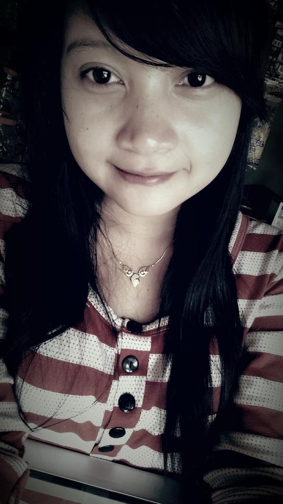 vebriand_ef's tweet photo. .belajar ng'hormatii usaha pengorbanan'Q go oe Lies 😢 http://t.co/kmobWEhaBl