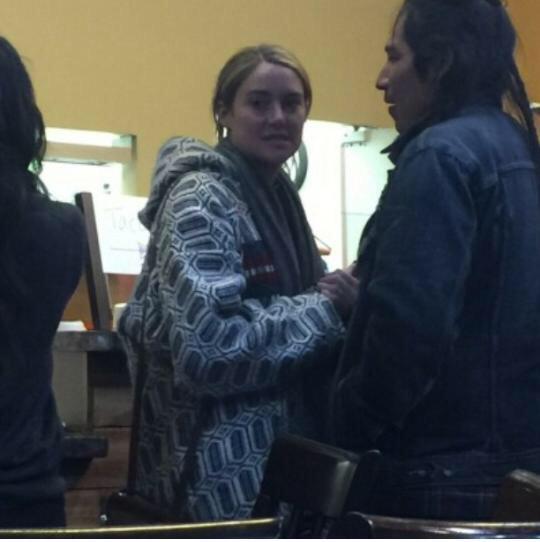 WoodleySourceFR's tweet photo. #NEWS D'autres photos de Shailene à Idaho! http://t.co/YhnjeFklfn