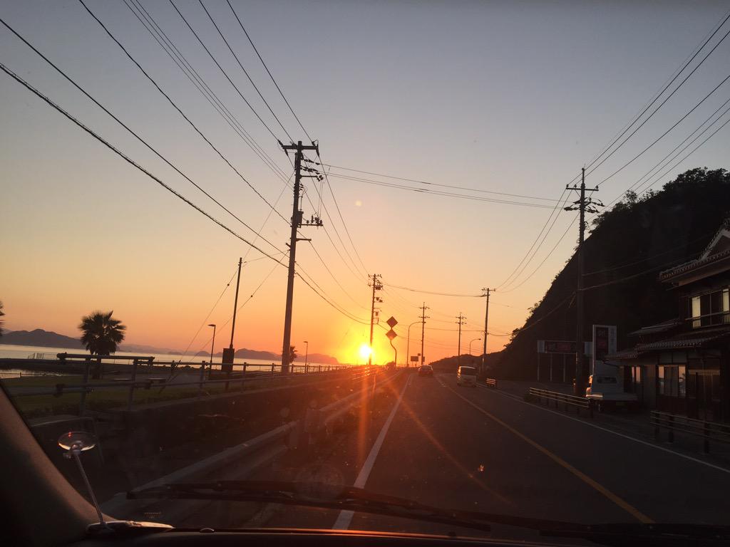 kenewyork's tweet photo. 旅をしているといろんな夕陽に出会える…

そして、たくさんの人に出逢える…

今日はどちらにも巡り合えた…

素敵な１日をありがとうございます♫ http://t.co/sq2JM99yQn