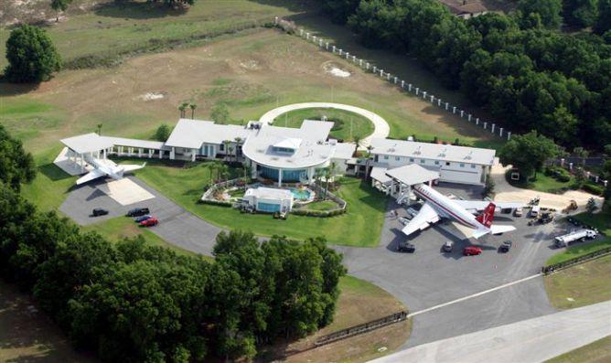 Gila Pesawat, John Travolta Bangun Rumah seperti Airport goo.gl/bkRiIT