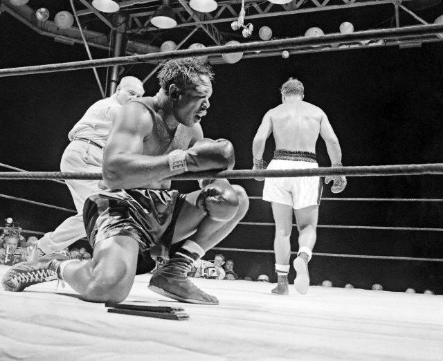 BoxingNewsED's tweet image. Rocky Marciano moved to 49-0 #OnThisDay in 1955. This is how he did it: boxingnewsonline.net/on-this-day-ro… #boxing