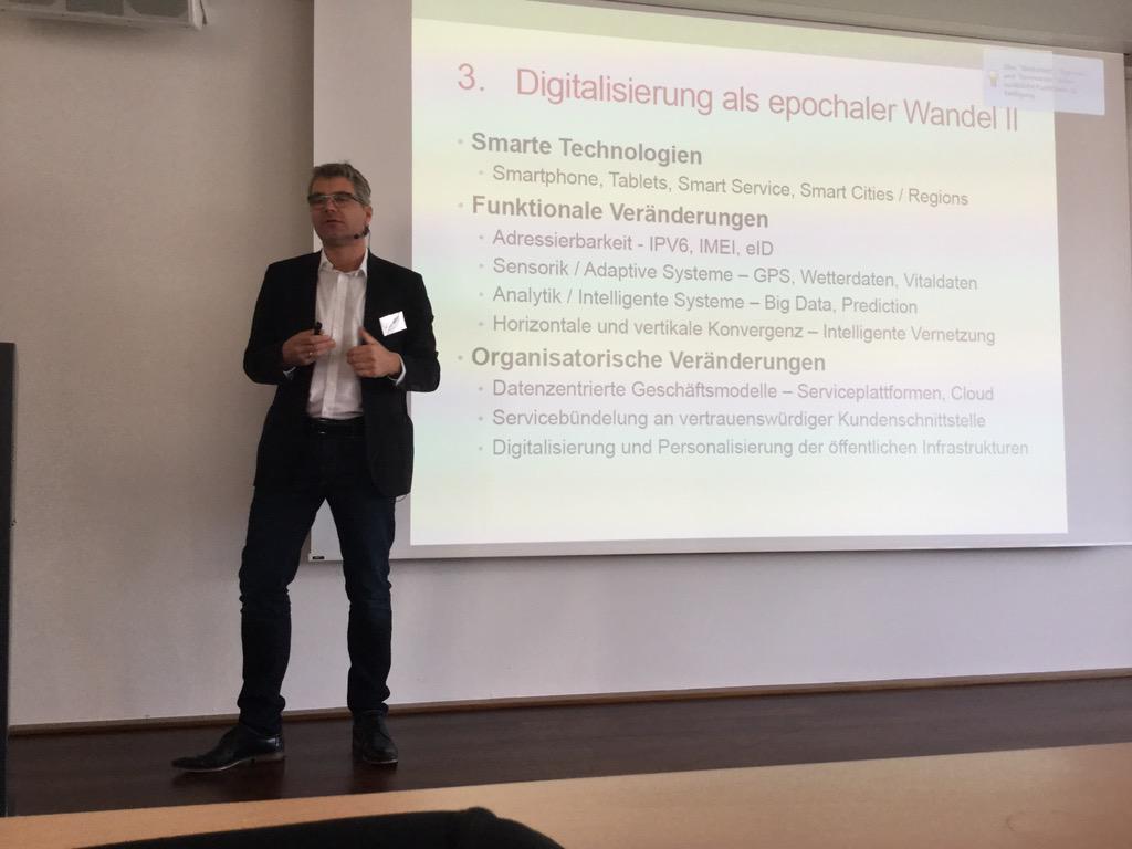 ernstmayer's tweet image. Marco Brunzel schwärmt auf #FormSolutions #eGov-Forum davon, mit #ipv6 jeder Amöbe eigene Adresse geben zu können.
