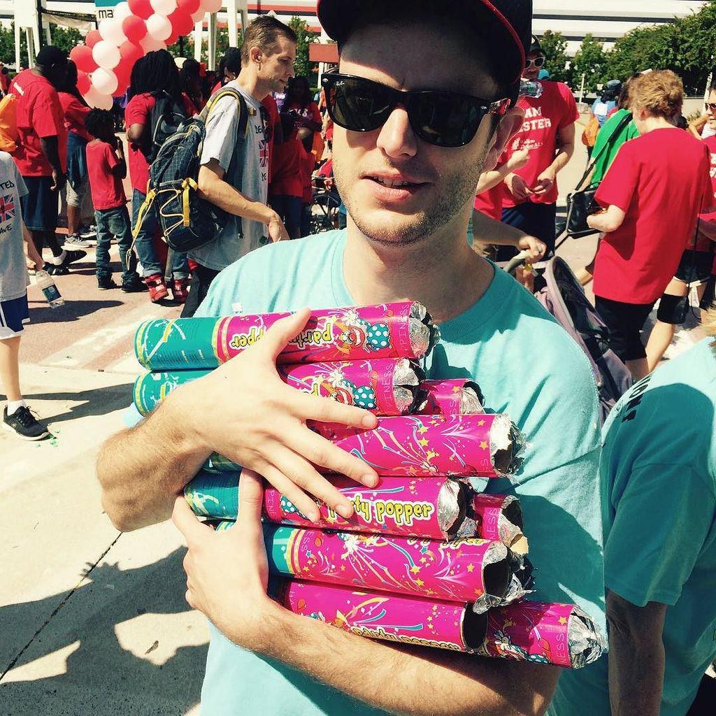 BrianBondBeauty's tweet image. Success!!! #MikeysMinions #12confetticannons #atonce #ourrecord #atlsntaALSwalk2016 #brian… ift.tt/1gGunrl