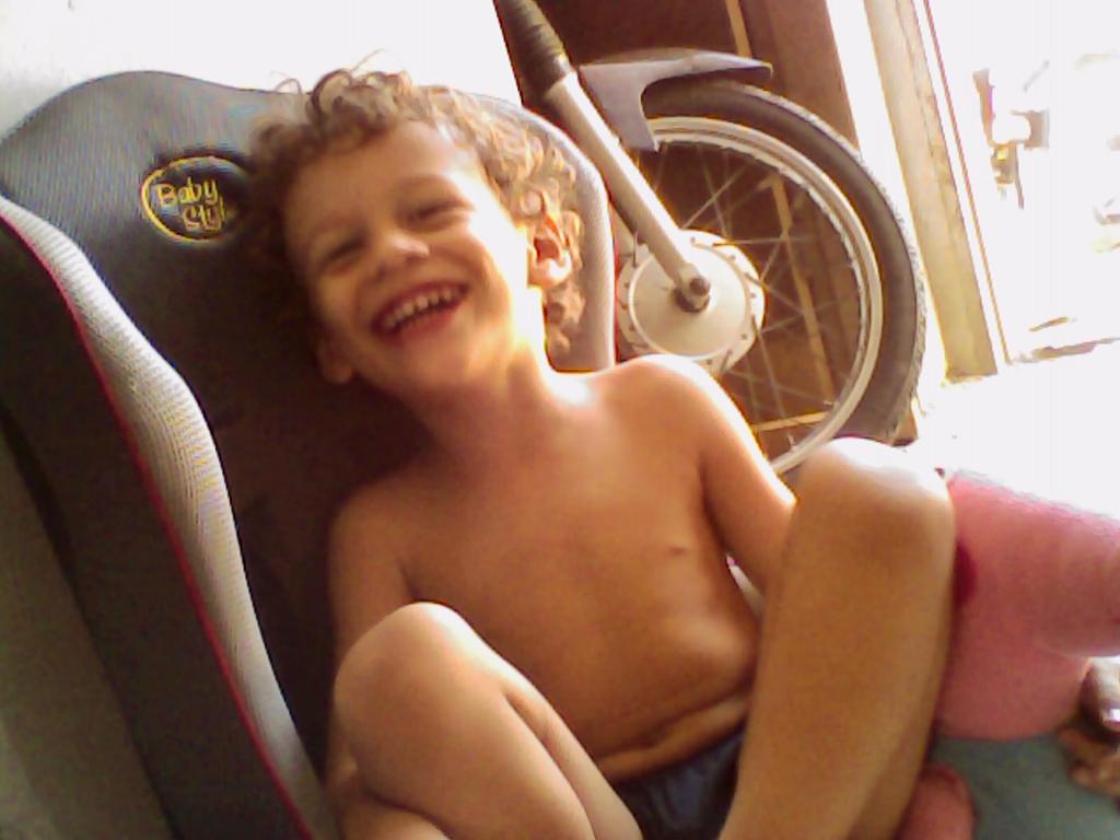 simoneprado13's tweet photo. @balancogeral feliz cada m o pequeno sapeca http://t.co/vIwp368VU4