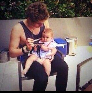 5SCS_Smut's tweet photo. Daddy #Lukc #CuteSCS http://t.co/8TWluogKST
