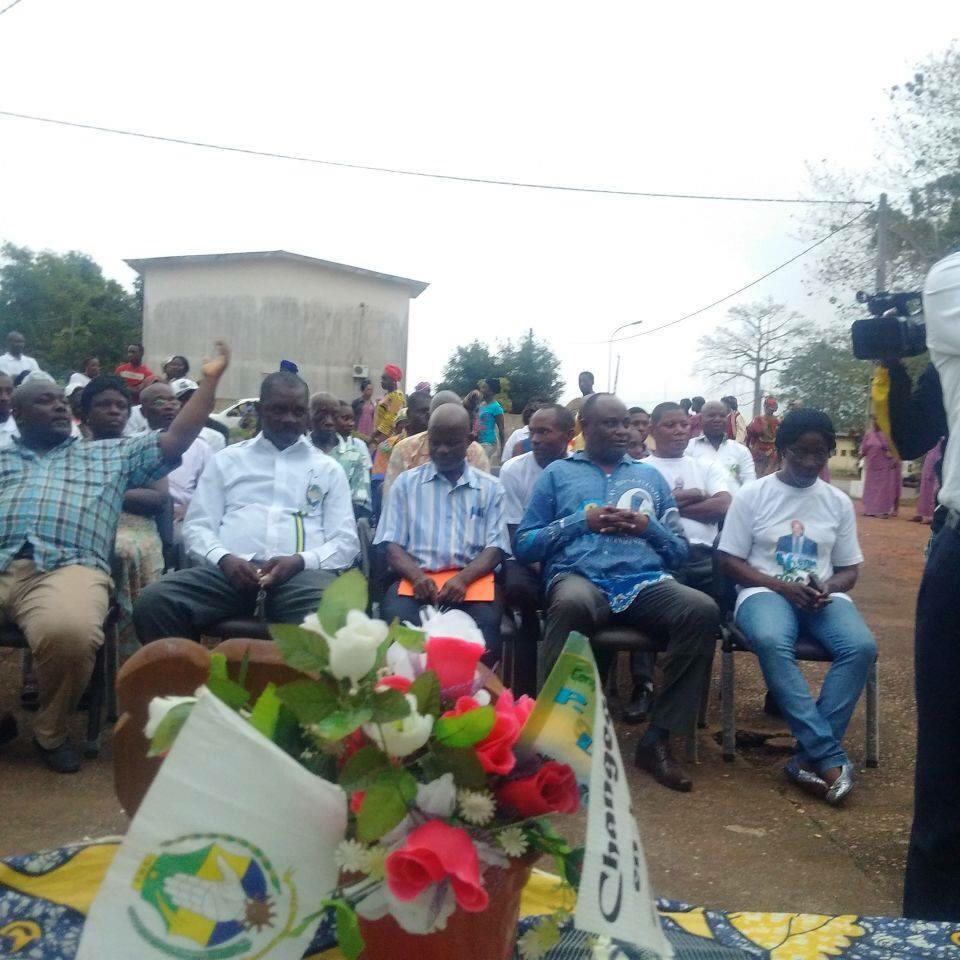 UJ_PDG's tweet photo. A Tchibanga nous avons eu un dialogue franc et direct avec les jeunes comme les plus âgés. #CaravaneUJPDG #Gabon http://t.co/uNqQzRaObK