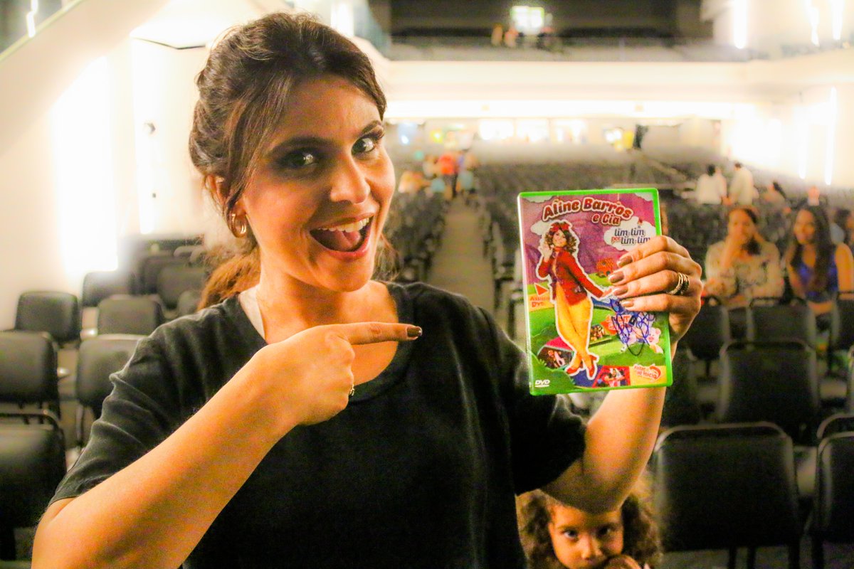 alinebarros's tweet photo. O #DVDtimtim chegooooou!!!!!! Esse DVD tá lindo, muitas músicas abençoadas p aproveitar já o Dia das Crianças!!!!!!! http://t.co/Xpjze087fz