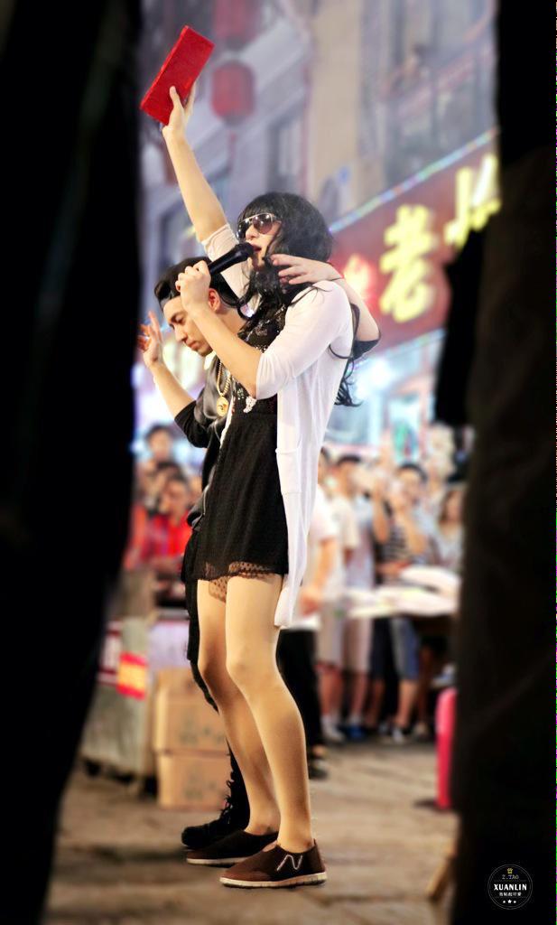 TAOXOTIC's tweet photo. 150914 #ZTAO สวยเชียว ใส่ถุงน่องด้วย😆 (©我韬超可爱) http://t.co/Y2TzqA8rzb