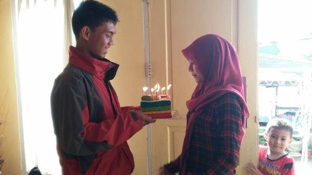 Reeemp's tweet image. Tengkyu surprice dan bohong2nya omlut:*{}