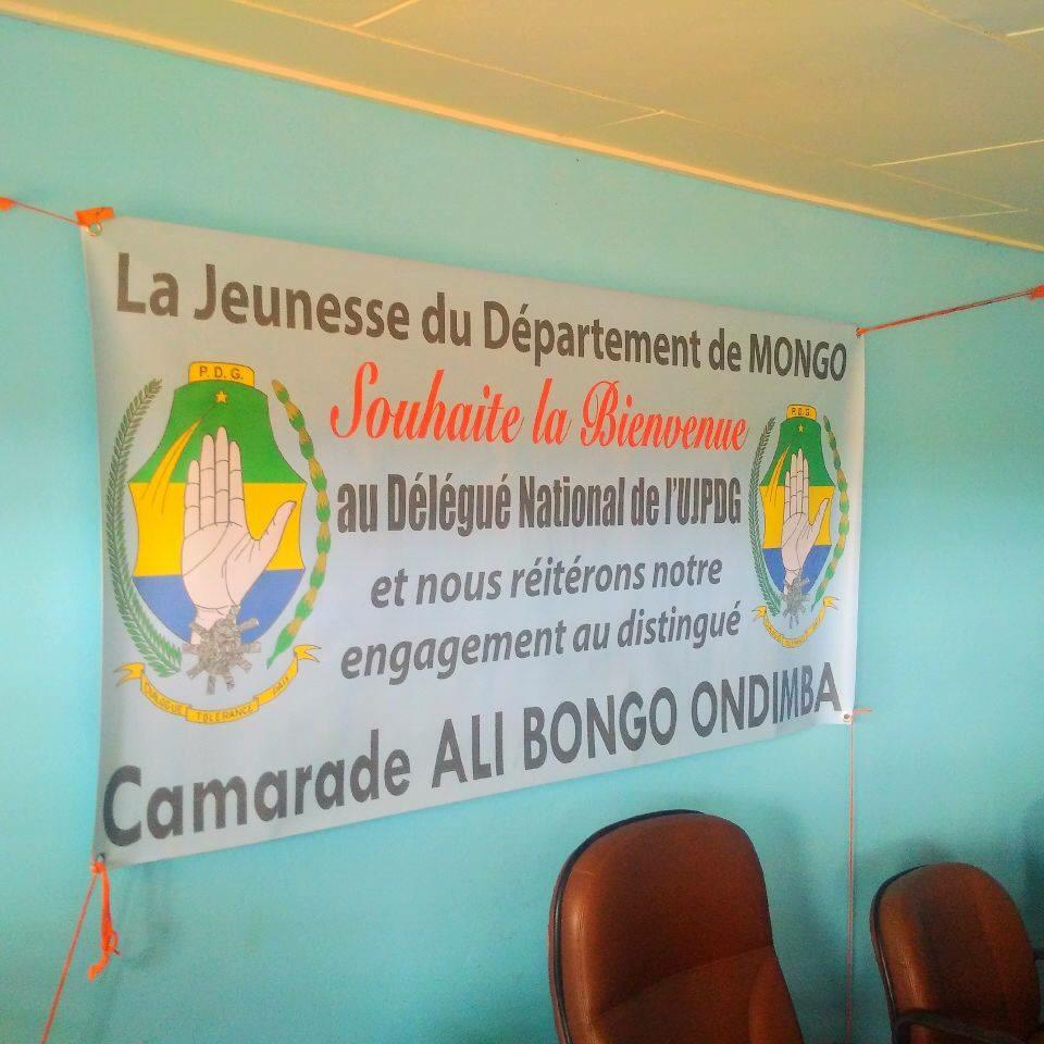 Retour sur Ndindi pour une sympathique cérémonie qui nous a permis de récompenser les 52 meilleurs élèves en kits.