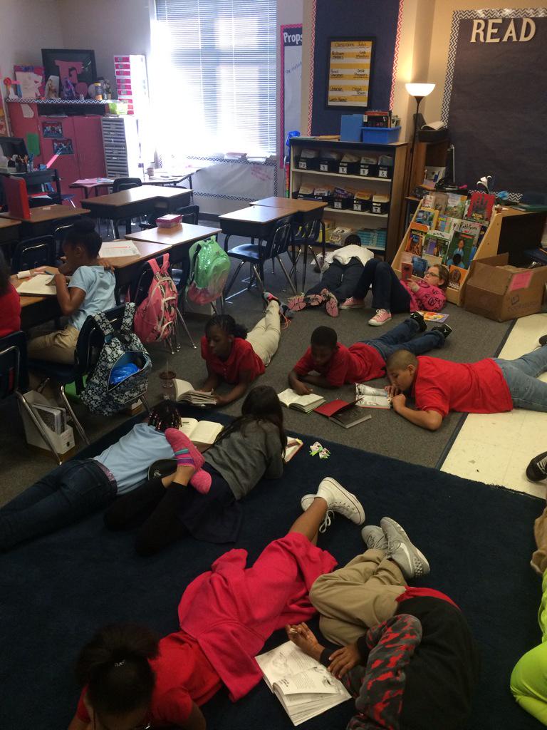 MsEvans_Class's tweet photo. Readers at work 👍 http://t.co/iy3XWS2TFd