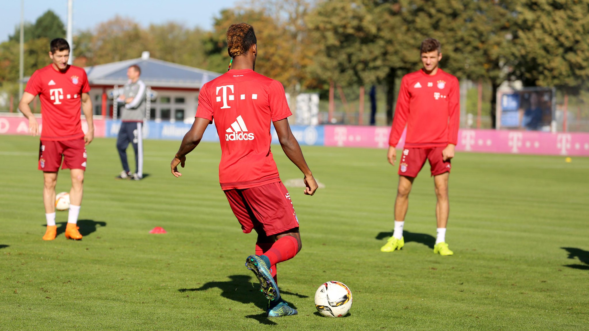 FC Bayern München on Twitter: "Dehnen, pumpen, spielen ...