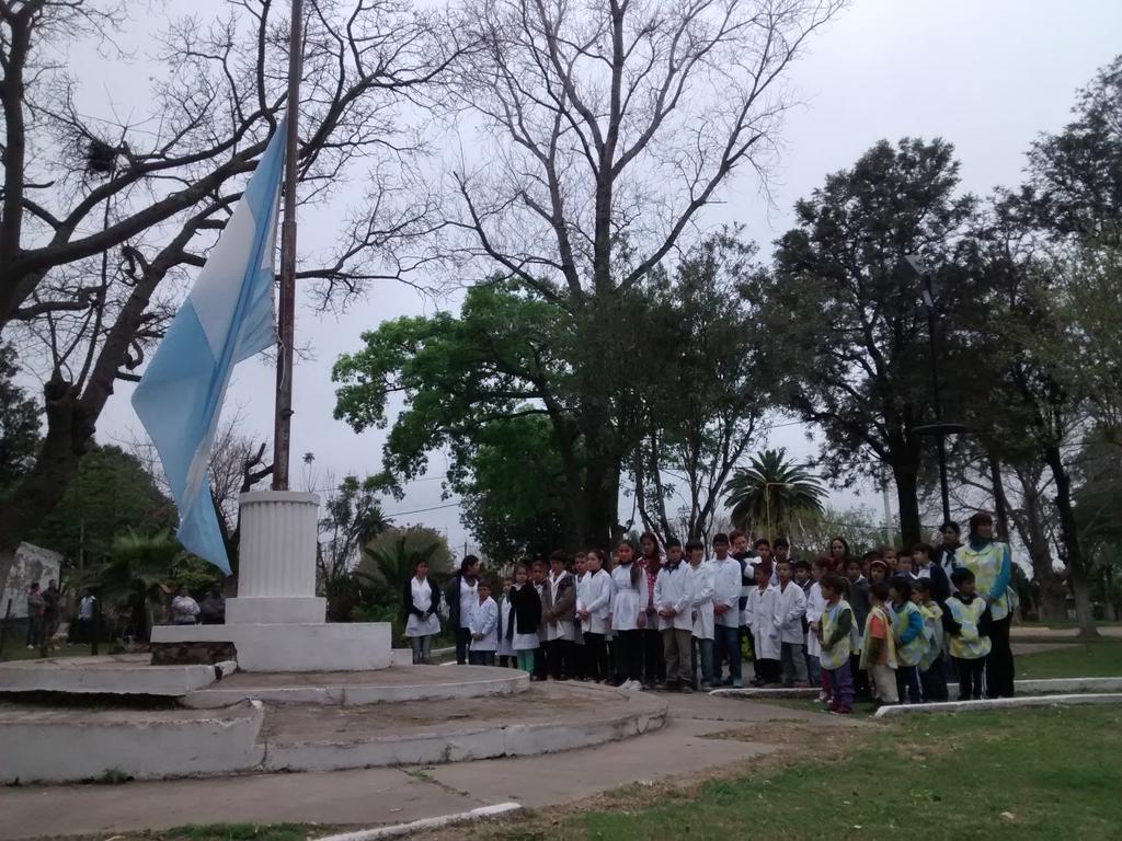 RodrigoBorla's tweet photo. En #Nare junto al Pte comunal #ClaudioArdisana acompañando a alumnos de Esc 6068 en jornada d #ConvivenciayCiudadania http://t.co/JxAAMeCjT1