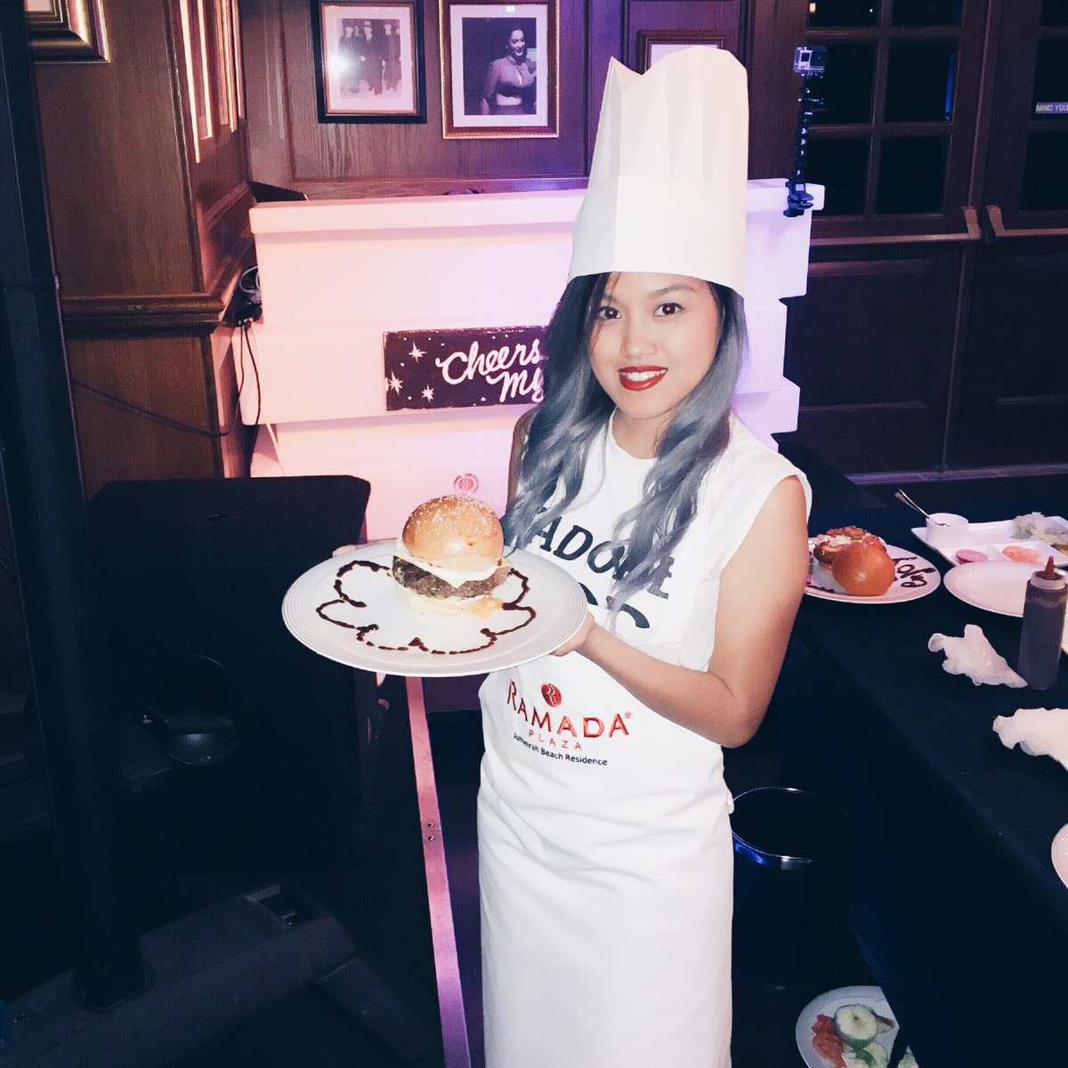 MaeRodc's tweet image. We made our own burgers at Speakeasy @RamadaPlazaJBR Photos and details here: wp.me/p6h6y9-qD