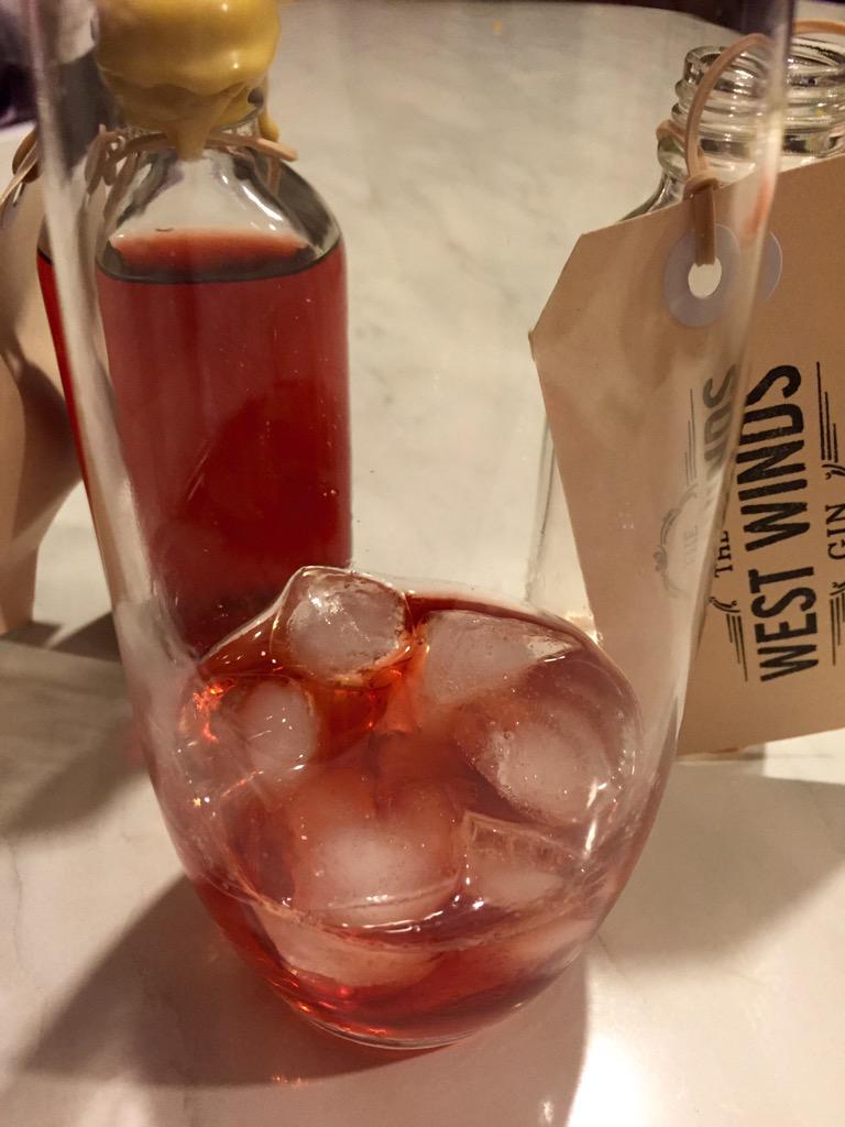 woopsa_daisy's tweet photo. Is it only Monday night? @TheWestWindsGin #negroni http://t.co/iXF04buxjK