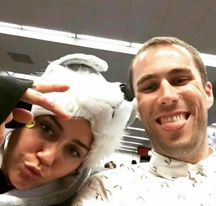 Miley Cyrus Updates tweet media