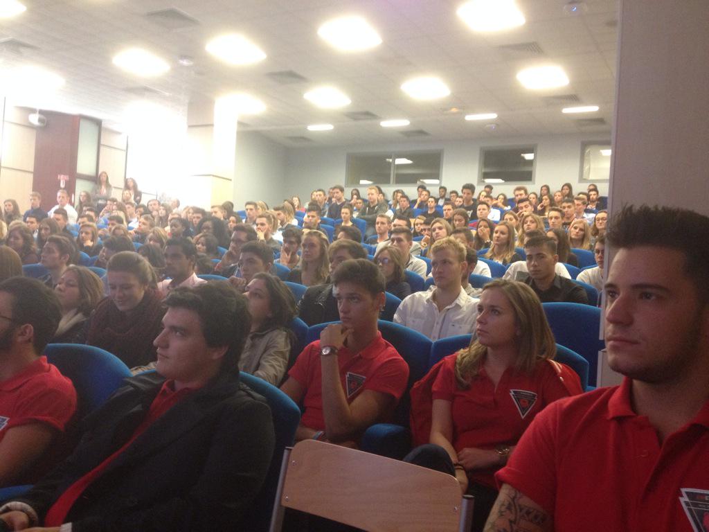 JChClement's tweet photo. Rentrée des bba 1 et bba 2.
Les étudiants sont déjà concentrés ! #weareemlyon http://t.co/BpMo9vgMOC