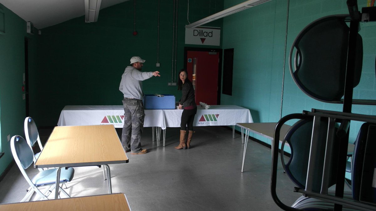 AnturWaunfawr's tweet photo. Paratoi at ymweliad @LoteriFawrCymru heddiw .. preparing for the @BigLotteryWales visit today! @CinematicGISDA http://t.co/0vFVmsLZkC