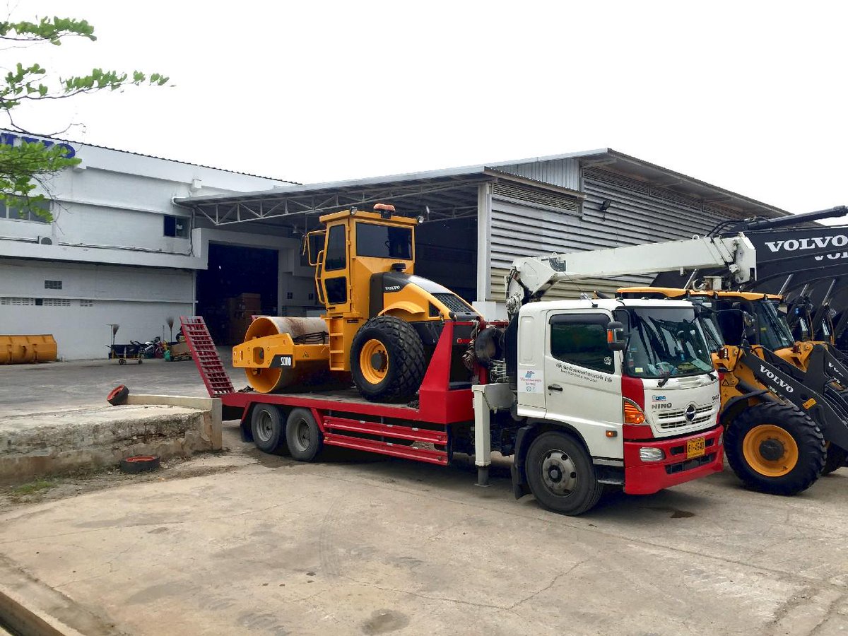 PM_Transport's tweet photo. ขนส่งรถบดพื้นถนน Volvo CR30 & SD110
#PMT #พัฒนาจักรกลมอเตอร์ #ขนส่ง #รถบดพื้นถนน #Volvo #CR30 #SD110 http://t.co/K3KDvwPEXp