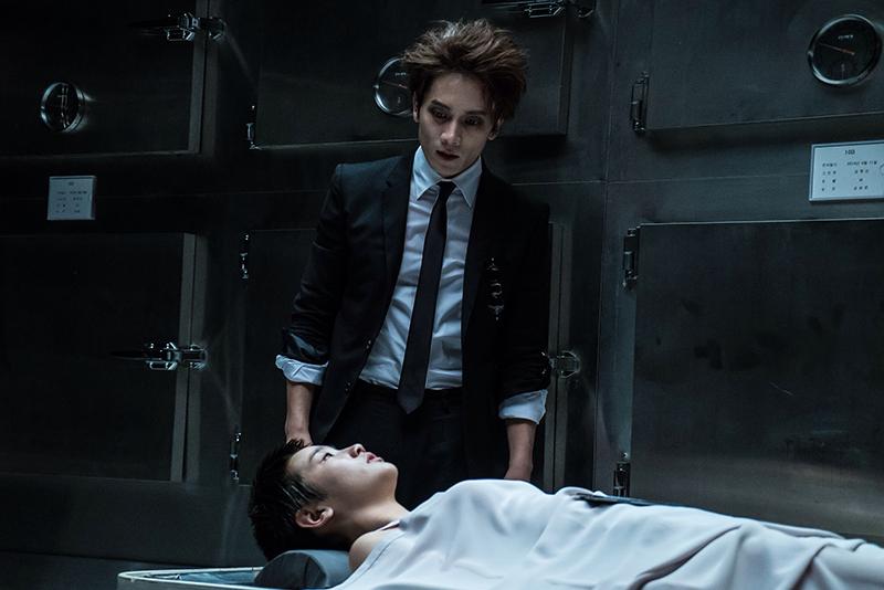 TheDramaKorea's tweet photo. Ji Sung akan berperan sebagai vampire di film pendek "Vampire Next Door" yang tayang di "Busan Film Festival" 2015. http://t.co/DvyzCLl8pn