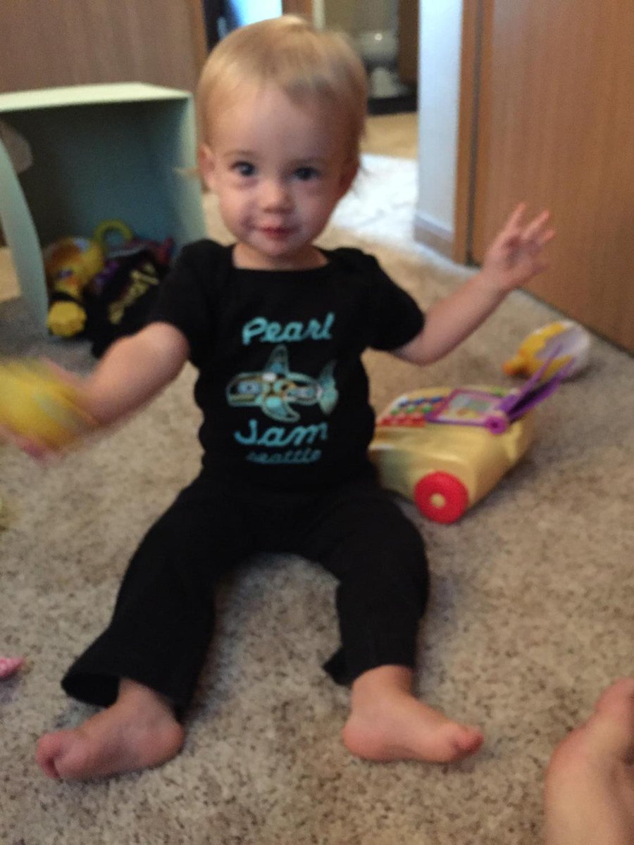 stuckosu8's tweet photo. @PhilPilewski @PearlJam- Black day at Daycare....easiest wardrobe decision to date. #fivehorizons #allthatssacred http://t.co/rQNdBVcIcv
