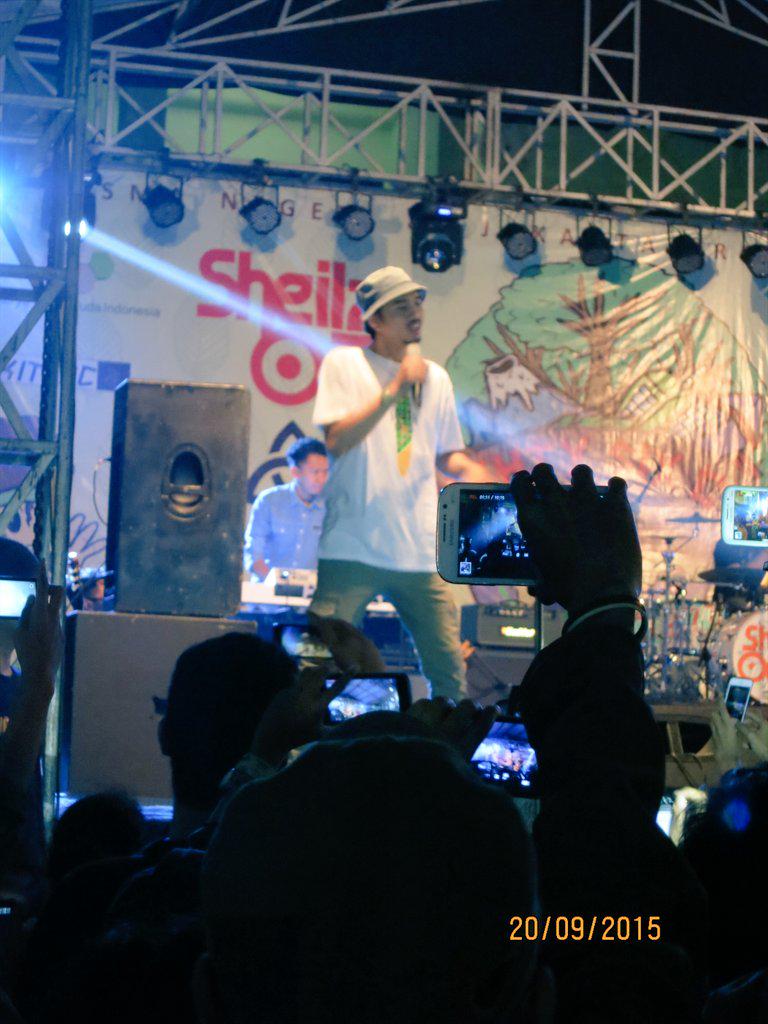 altairfachri393's tweet photo. They are Different... @BrianSO7 @erosscandra @Duta507 @adamsubarkah ... Cc: @sheilaon7 @sman86jkt @esc_III http://t.co/m8nBxX33YS