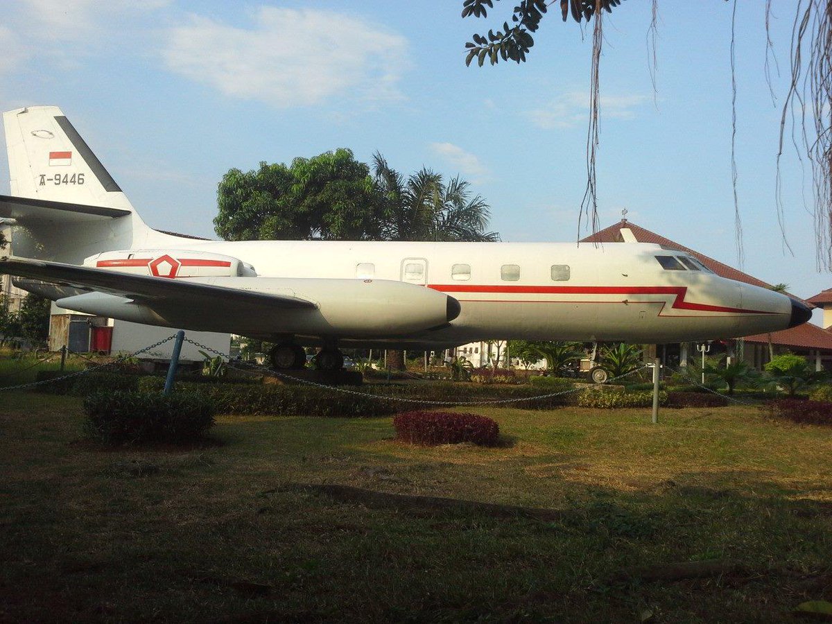 Indonesia pernah punya 2 pesawat Kepresidenan Air Force One Lockheed C-140 Jetstar, kini jadi monumen di GITC