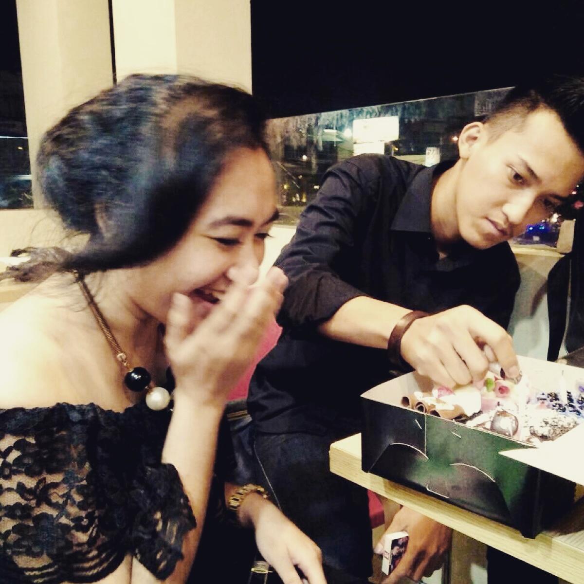 SoexDiio's tweet photo. Birthday @gynaarsyadh 😆😙🎂💏🎁 http://t.co/EWaCR0scnz