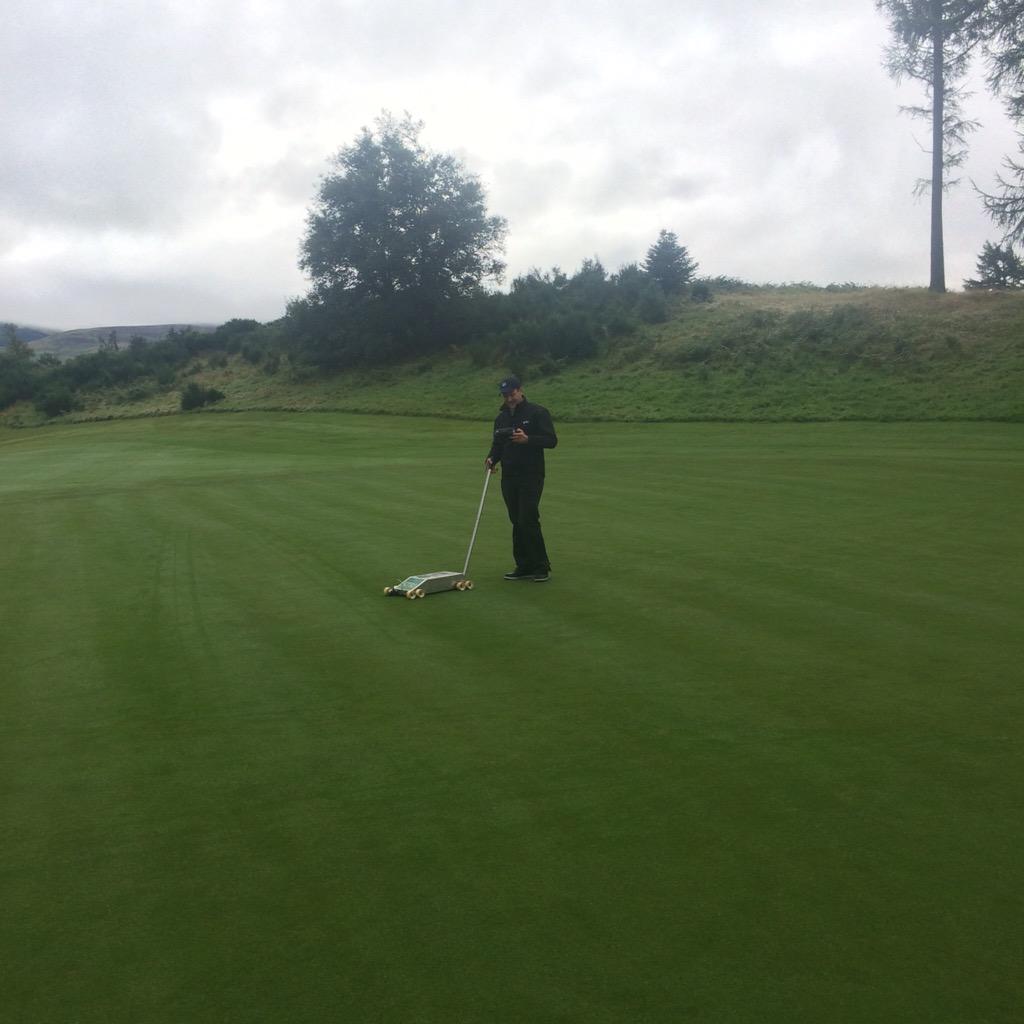 GavinSpeedie's tweet photo. Nice to have Richard from @striturf visiting....collecting some data 
#sandsandsand
#progress
#niceresults http://t.co/qP8jyWmDTh