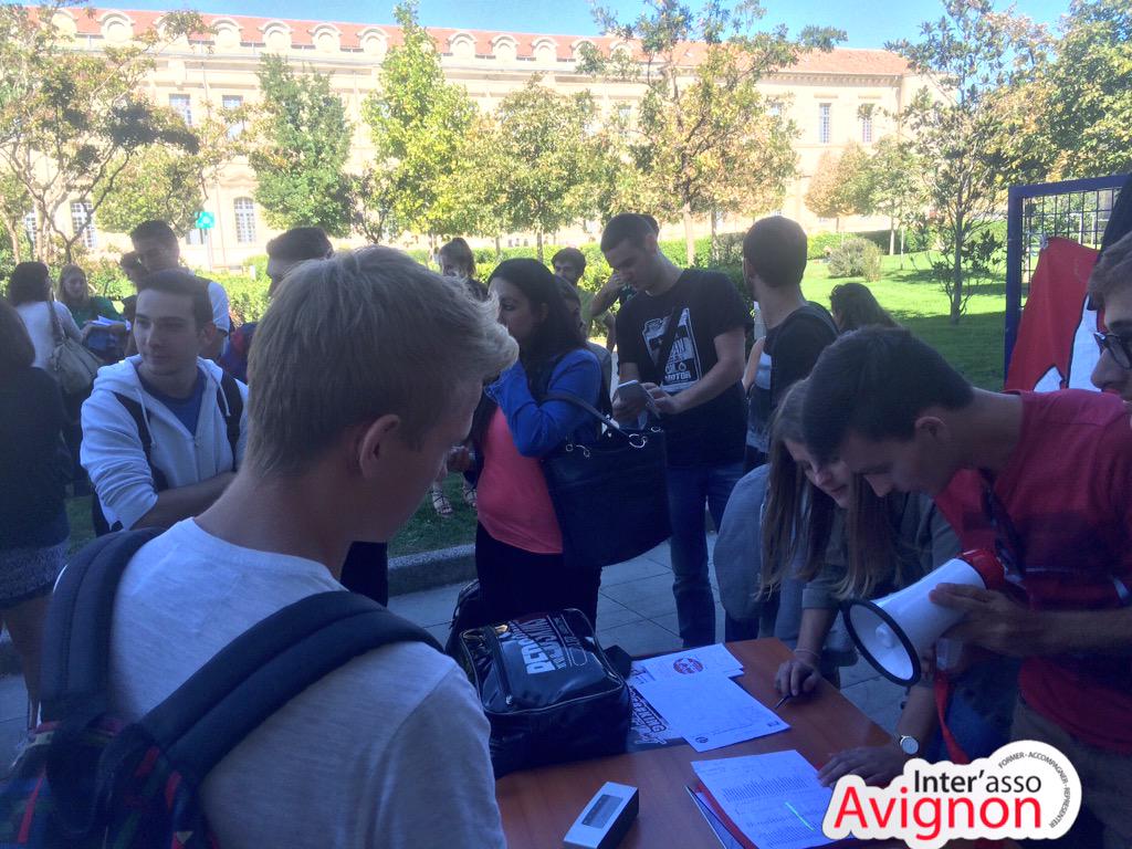 InterA_Avignon's tweet photo. Il y a foule à la Journée d'Intégration de la #SAJES ! 
Découverte de la Ville d'Avignon.
@fede_ARES | @UnivAvignon http://t.co/kGZDGWpvYb