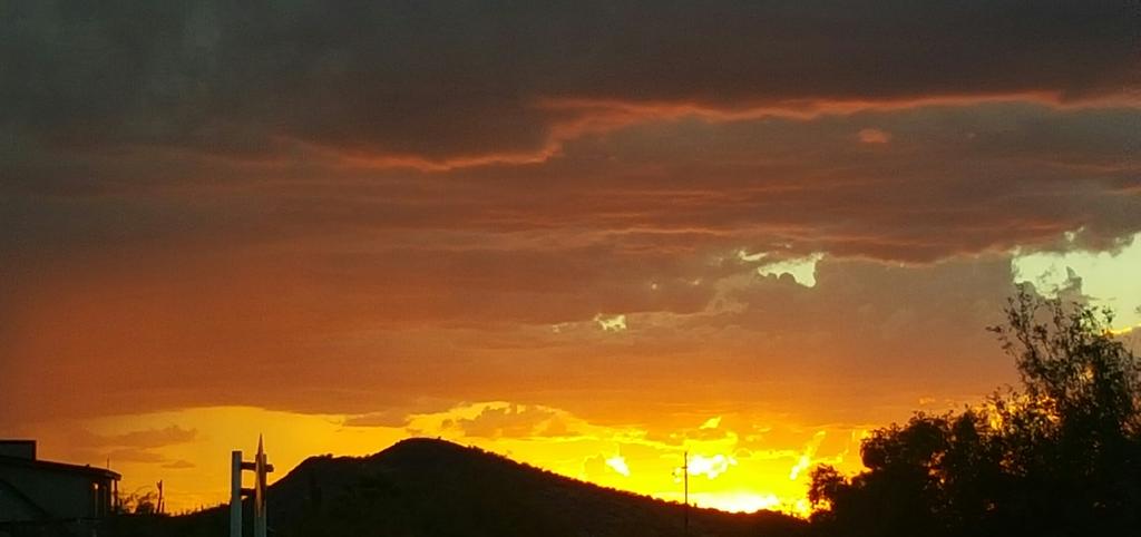CountryFourLife's tweet image. @AZweatherchick @FOX10Phoenix skies have no limit