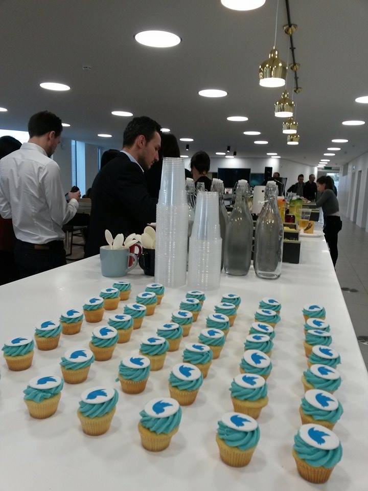 SMGSocialAds's tweet photo. Thanks for the delicious cupcakes @TwitterAdsUK #PrecisionIgnite http://t.co/qKl4MEFy2Z