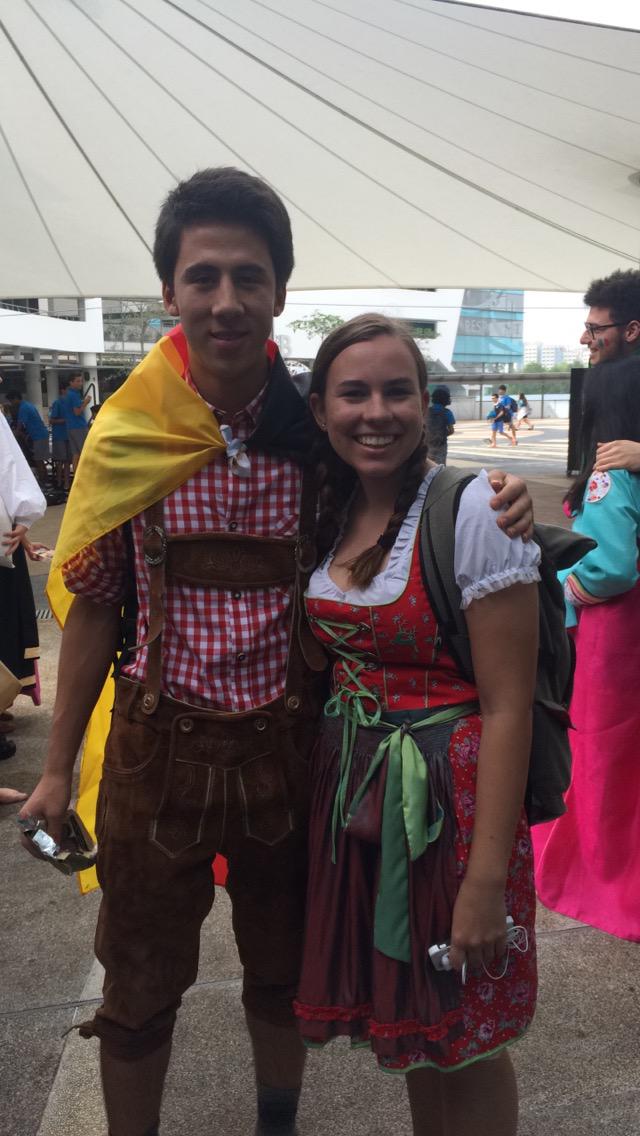 KevinLongNoll's tweet photo. Oktoberfest in Germany, UWCDay in Singapore, 30 degrees, national costume!!! #livingthemission @UWC_IO @UWCde http://t.co/C4lmei4xNm