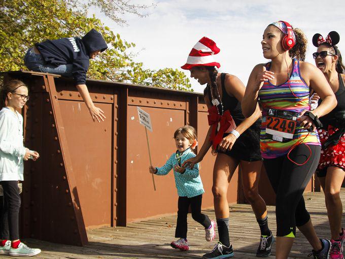 LSJNews's tweet photo. Newcomers, vets find joy at Fifth Third Capital City River Run http://t.co/mJaqhhNS9G http://t.co/dRtUUxOsDk