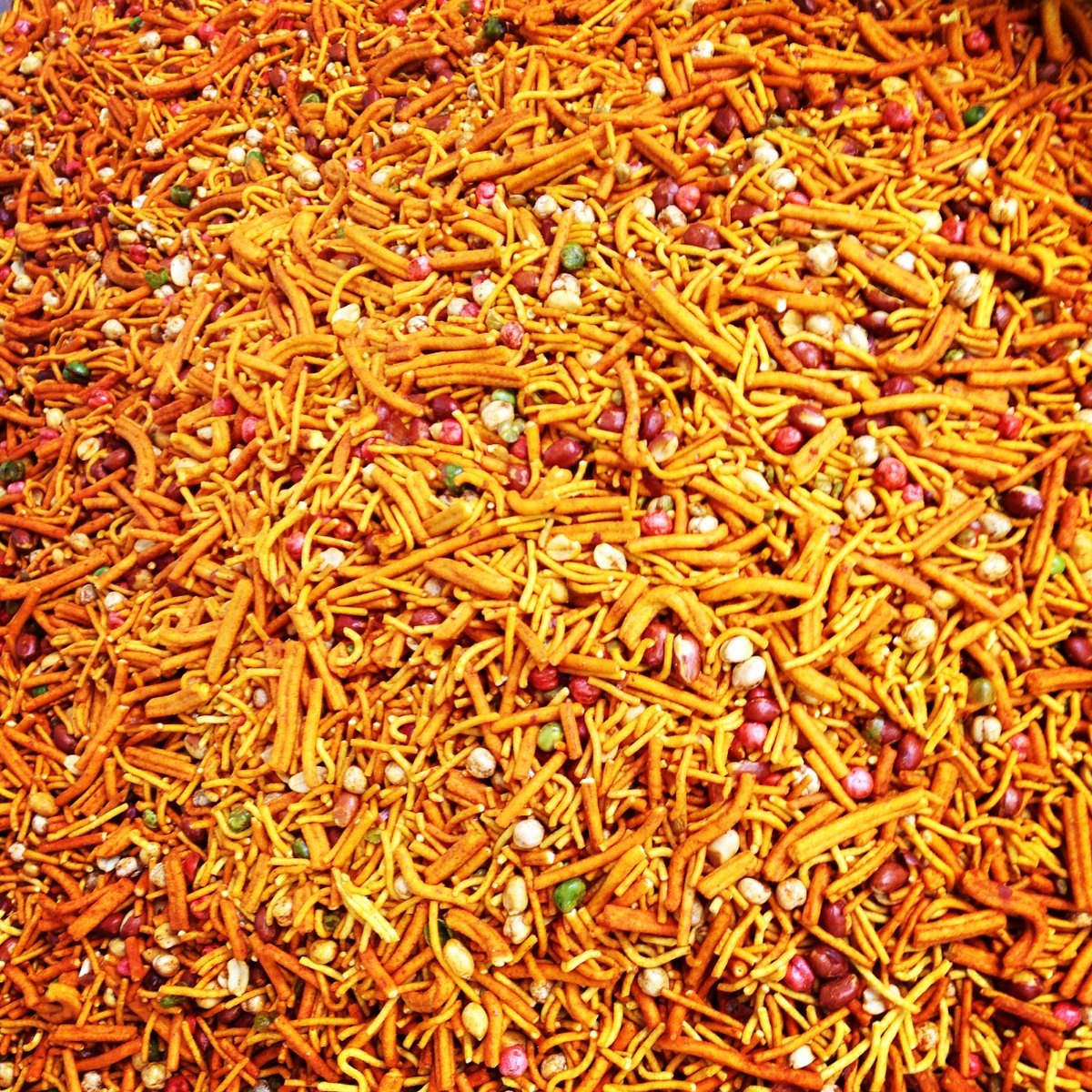 philon_nuts's tweet photo. Who can handle the #heat of a hot #bombaymix treat? #philonnuts #spicy http://t.co/LejON7LyOd