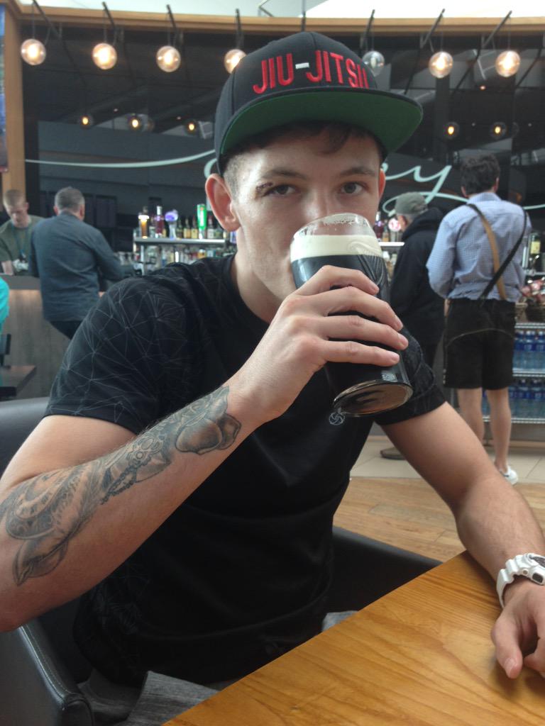 PatrickWixted's tweet photo. Enjoying a nice Guinness before I fly off! @NeilSeeryMMA I'll have a couple for you👍🏼 #Guinnessislife http://t.co/0tAuCKeu8h