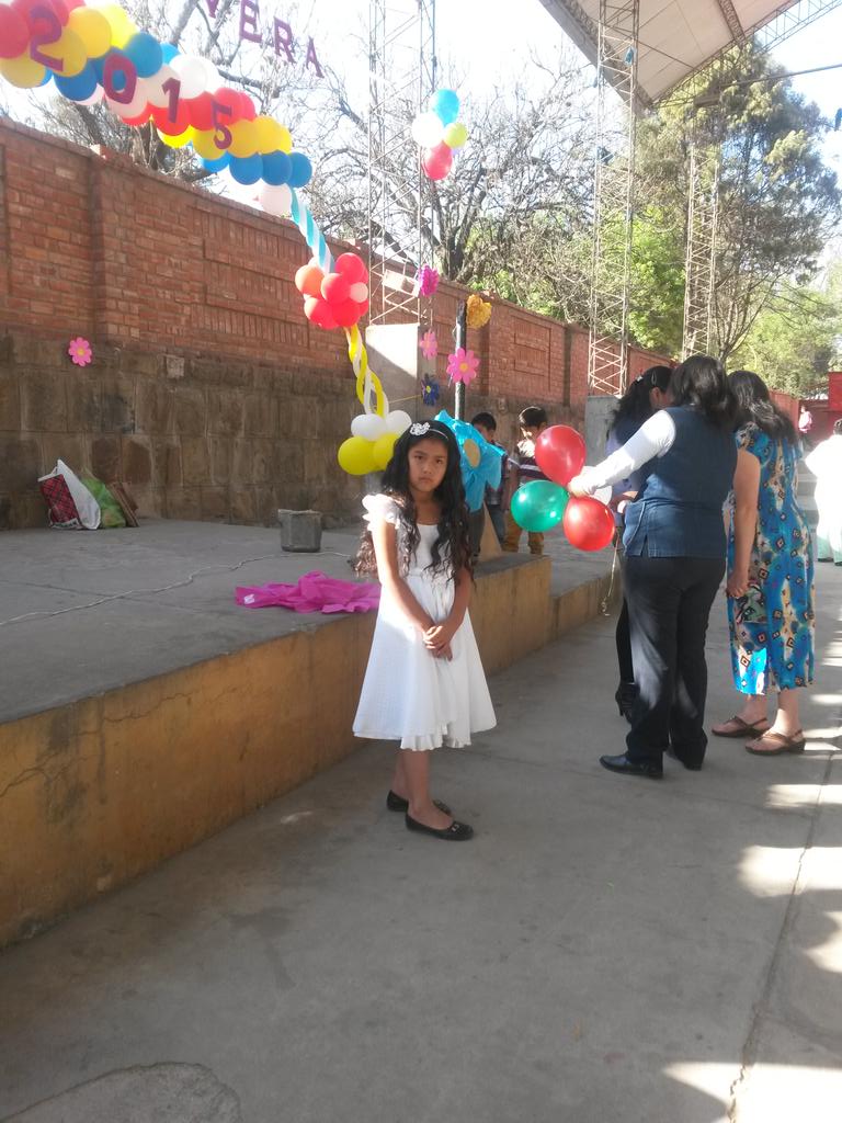 deibyaguilar1's tweet photo. #updsdigital Colegio Carmen Mealla prepara los ultimos detalles de la mano de padres y maestros http://t.co/lTqFkE6Rra