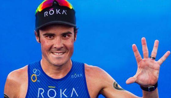 runners_es's tweet photo. No todos los domingos se gana el Campeonato del Mundo de Triatlón por quinta vez. ¡Enhorabuena a Javier Gómez-Noya! http://t.co/ChjTaxa1uy