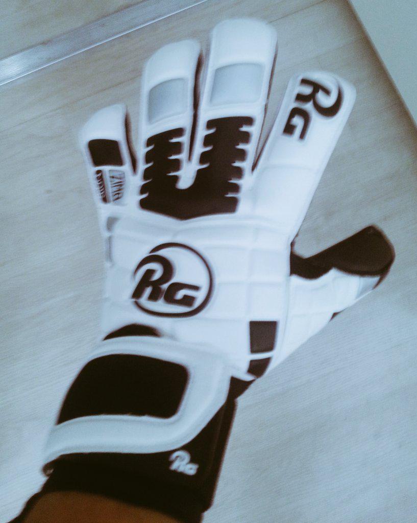 edgar23baez's tweet photo. YA ME LLEGARON LOS PRIMEROS PEDIDOS ....PIDE EL TUYO TB GUANTES RG INF AL 651106976 ( WHATSAPP ) CON EDGAR http://t.co/taCbLHCXqC