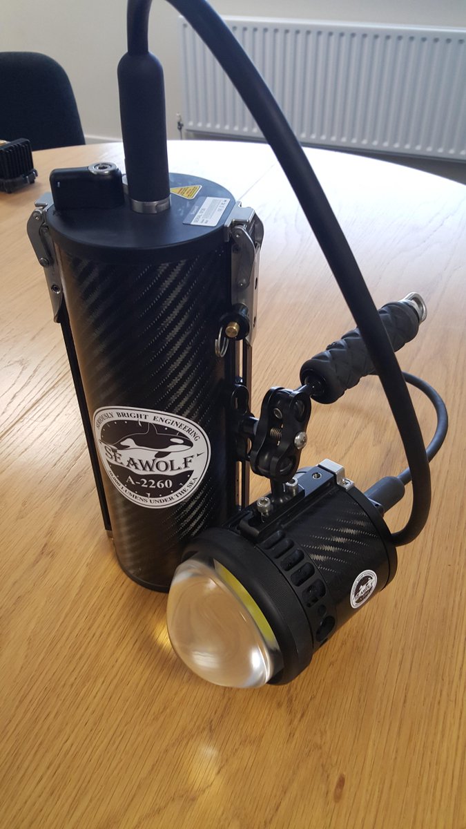 orcalight's tweet photo. The new 22000 lumen Orcalight 2260 canister light is now available in a Neutral buoyancy package. full burn 75 minute http://t.co/VQY8mCWt0H